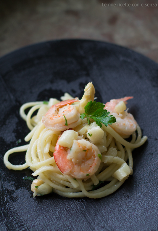Pasta lunga con asparagi bianchi e mazzancolle