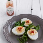 Deviled eggs con “pissacani” e “molesini”: le famose uova ripiene americane