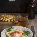 Waffles salati all’olio extravergine con salmone affumicato e robiola