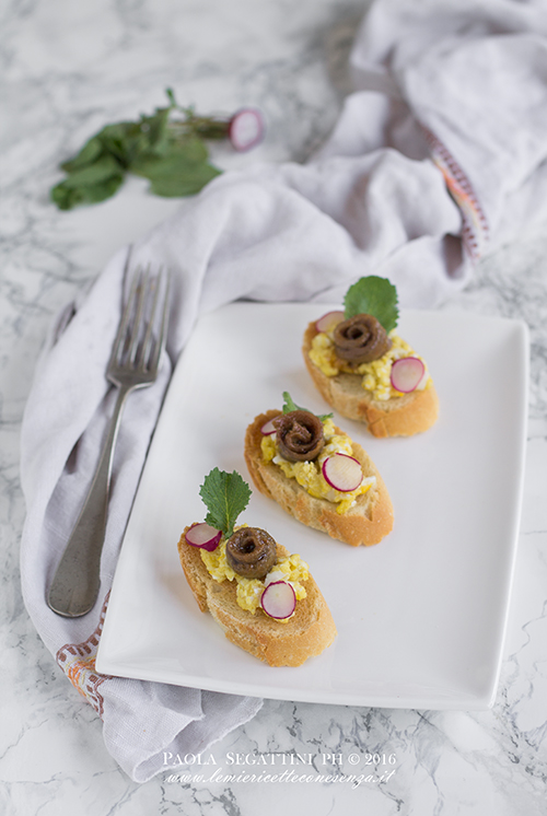 crostini alle alici e uova