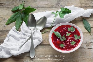 zuppa di barbabietole rosse