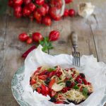 Spaghetti al cartoccio con pomodorini del Piennolo del Vesuvio, acciughe e olive