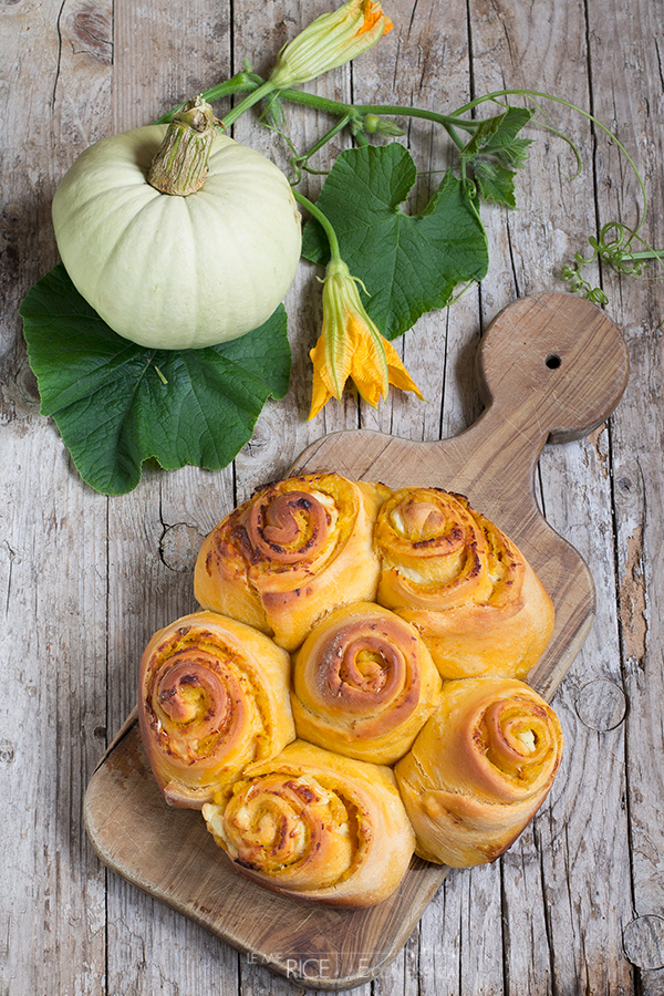 Torta delle rose salata alla zucca