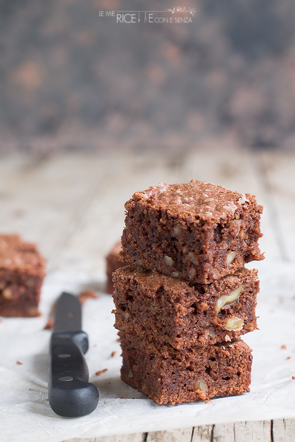 Brownies semplici con cioccolato e noci