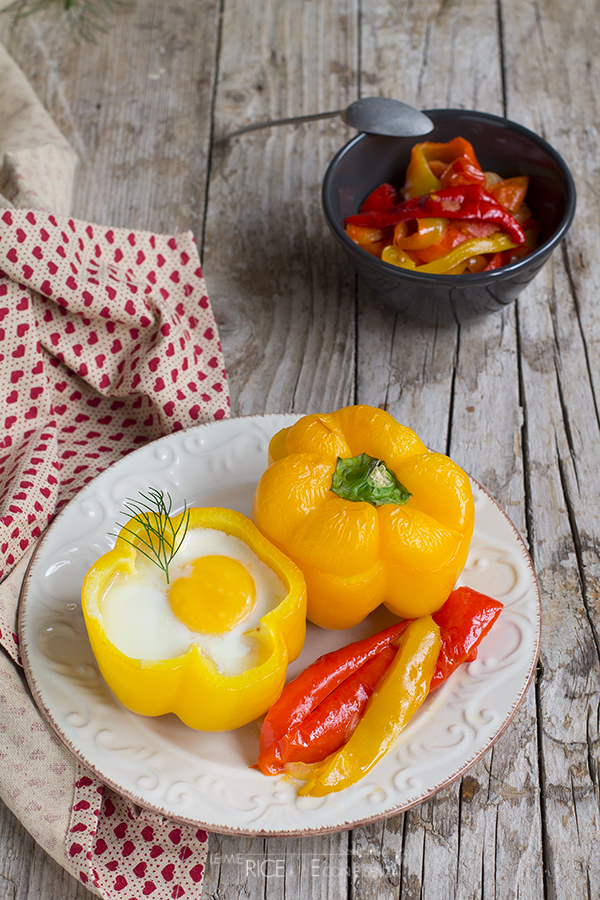 uova in cocotte nei peperoni con peperonata