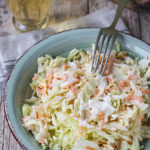 Coleslaw: insalata di cavolo americana in versione light e classica