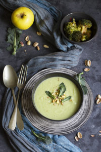Crema di broccoli e mela al latte di cocco