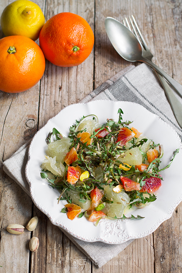Insalata di tarassaco e pomelo 