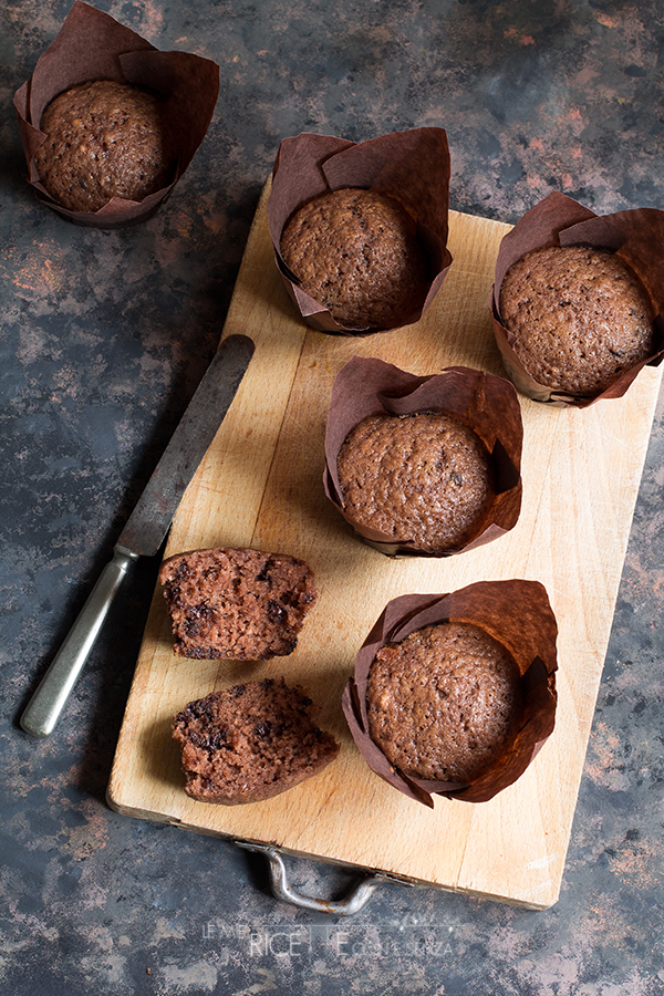 Ricetta dei muffin con gocce di cioccolato senza burro