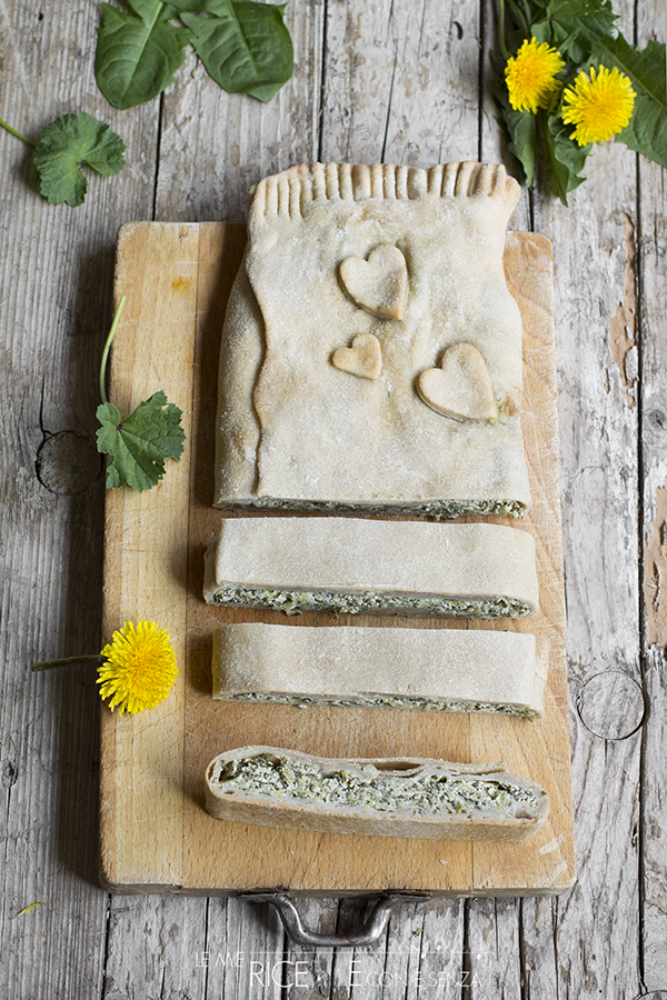 Strudel salato vegetariano alle erbe di campo