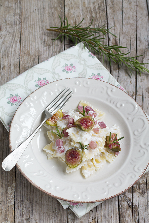Pasta con ricotta e fichi