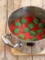 Polpette di rucola e erbette al sugo